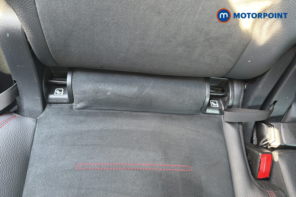 Mercedes-Benz GLB Amg Line Automatic Petrol SUV - Stock Number (1642657) - 27th supplementary image
