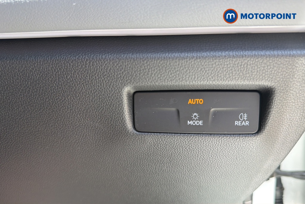 Volkswagen Passat Life Automatic Petrol Plug-In Hybrid Estate - Stock Number (1644286) - 11th supplementary image