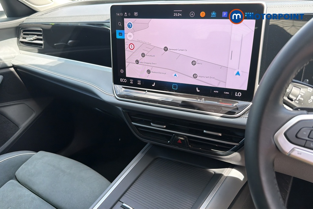Volkswagen Passat Life Automatic Petrol Plug-In Hybrid Estate - Stock Number (1644286) - 12th supplementary image