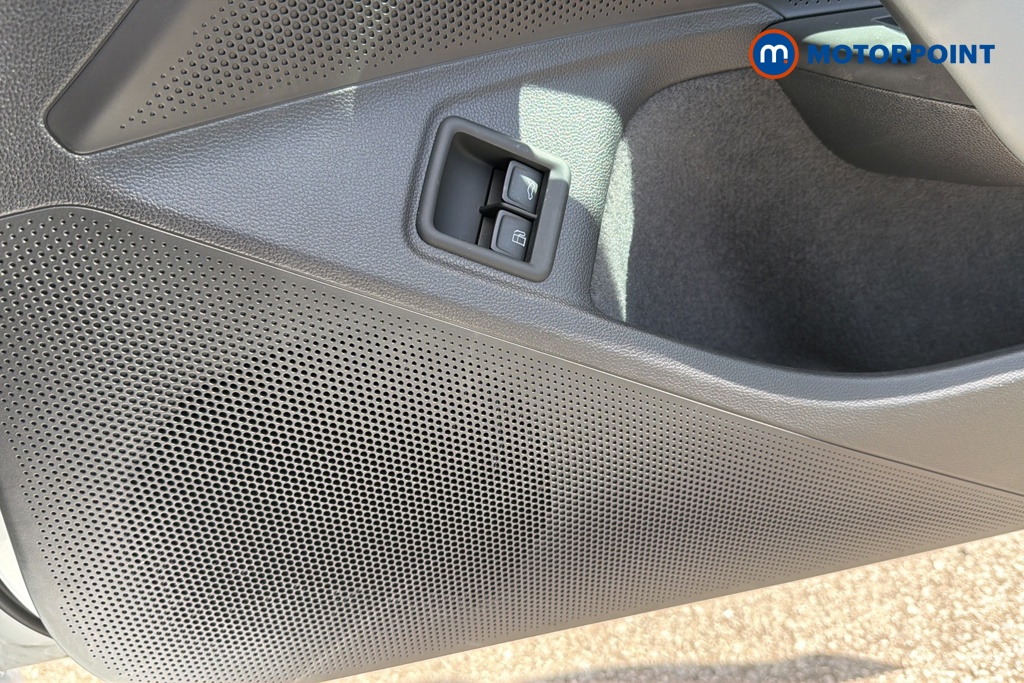 Volkswagen Passat Life Automatic Petrol Plug-In Hybrid Estate - Stock Number (1644286) - 21st supplementary image