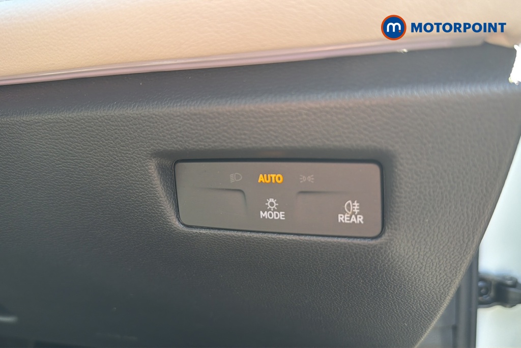 Volkswagen Passat Life Automatic Petrol Plug-In Hybrid Estate - Stock Number (1645563) - 11th supplementary image