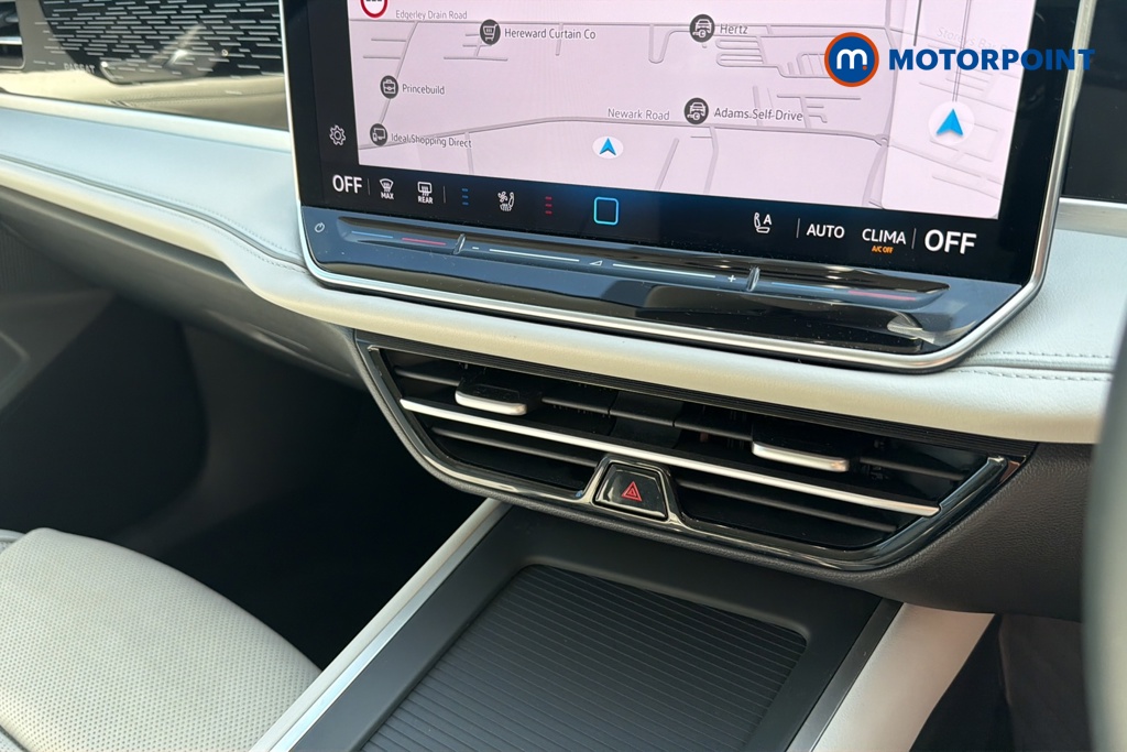 Volkswagen Passat Life Automatic Petrol Plug-In Hybrid Estate - Stock Number (1645563) - 12th supplementary image