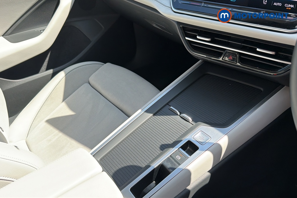 Volkswagen Passat Life Automatic Petrol Plug-In Hybrid Estate - Stock Number (1645563) - 15th supplementary image