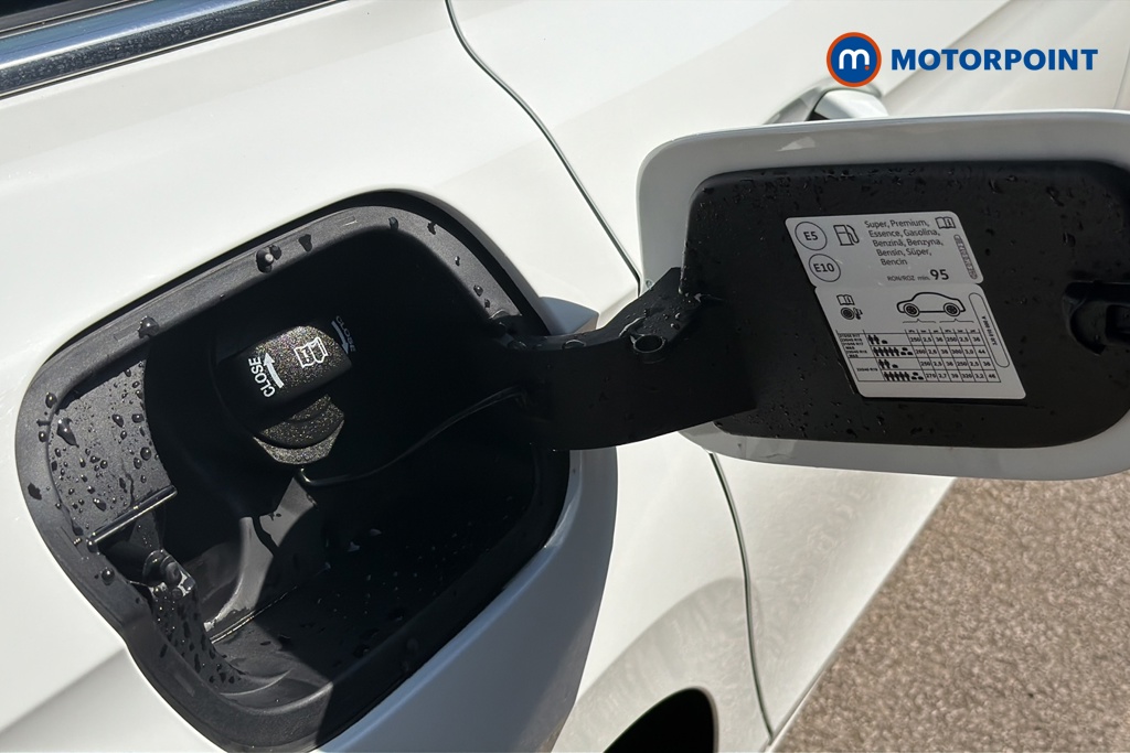Volkswagen Passat Life Automatic Petrol Plug-In Hybrid Estate - Stock Number (1645563) - 41st supplementary image