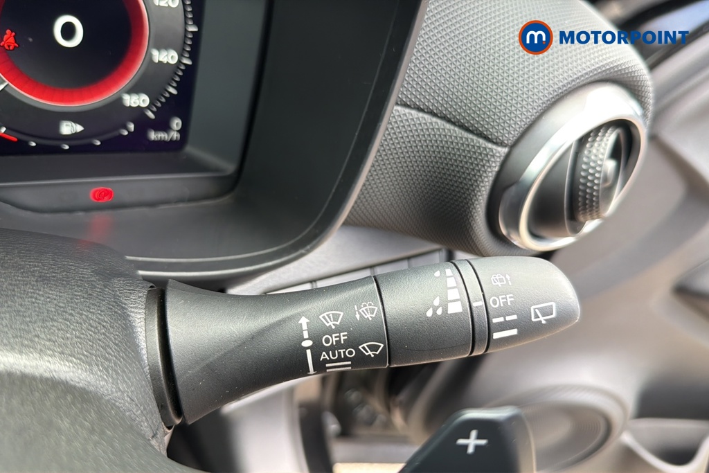 Nissan Juke N-Connecta Automatic Petrol SUV - Stock Number (1645846) - 6th supplementary image