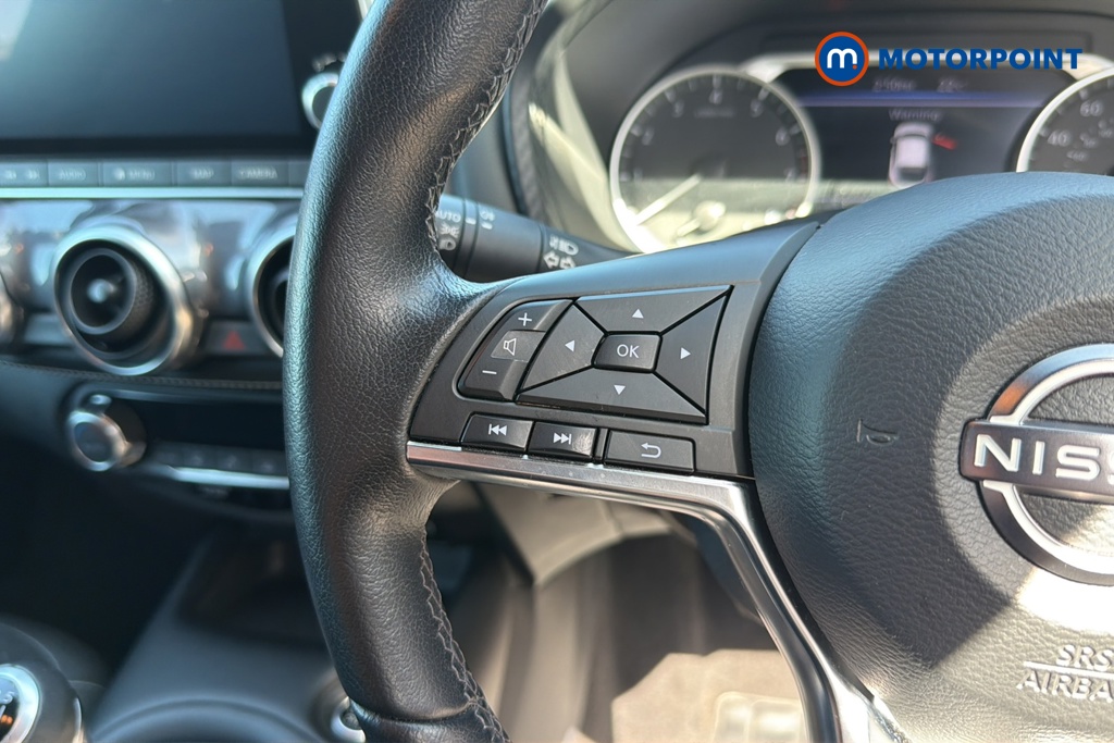 Nissan Juke N-Connecta Manual Petrol SUV - Stock Number (1642331) - 4th supplementary image