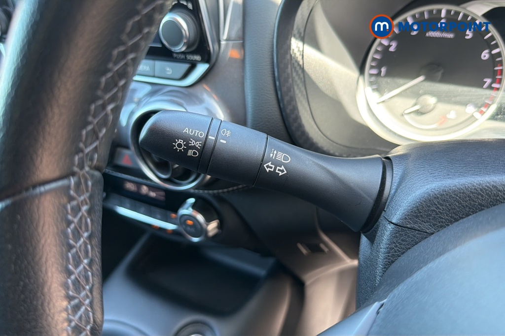 Nissan Juke N-Connecta Manual Petrol SUV - Stock Number (1642331) - 5th supplementary image