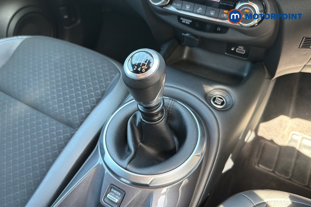 Nissan Juke N-Connecta Manual Petrol SUV - Stock Number (1642331) - 15th supplementary image