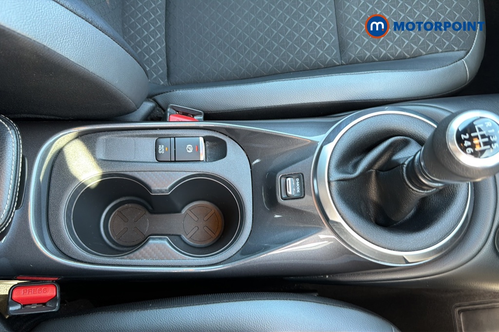 Nissan Juke N-Connecta Manual Petrol SUV - Stock Number (1642331) - 16th supplementary image