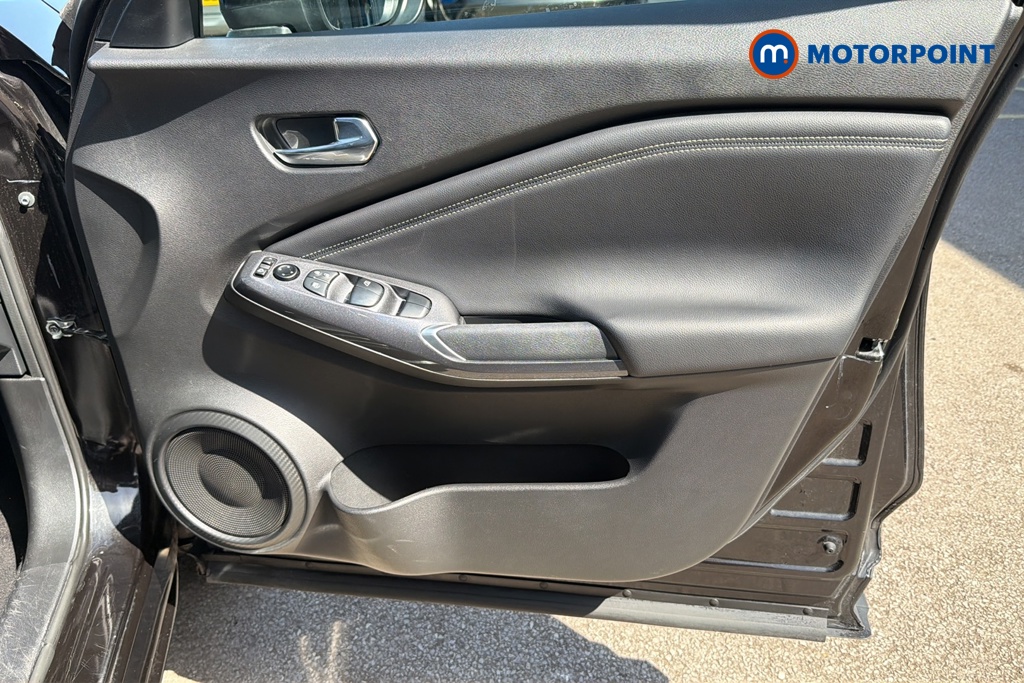 Nissan Juke N-Connecta Manual Petrol SUV - Stock Number (1642331) - 18th supplementary image