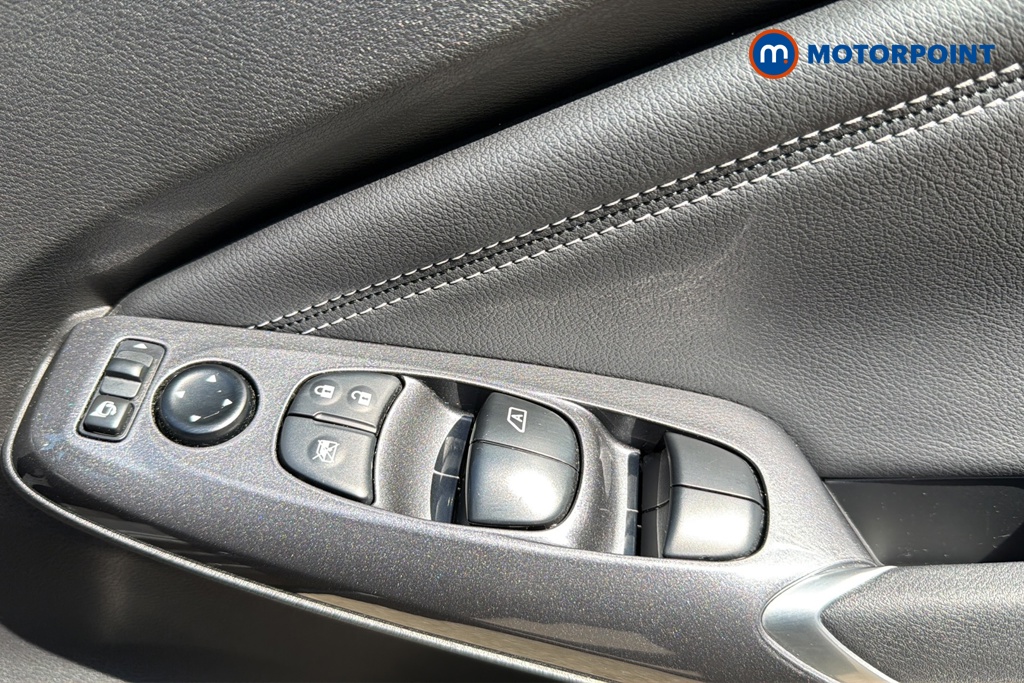Nissan Juke N-Connecta Manual Petrol SUV - Stock Number (1642331) - 19th supplementary image