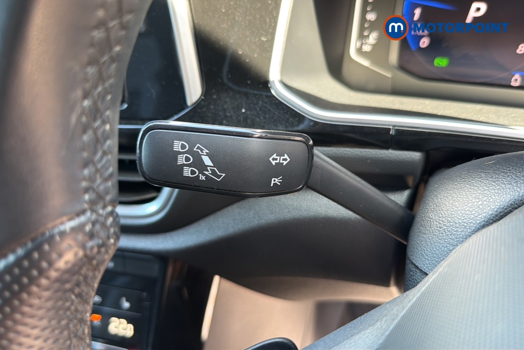 Volkswagen T-Roc R-Line Automatic Petrol SUV - Stock Number (1645910) - 5th supplementary image