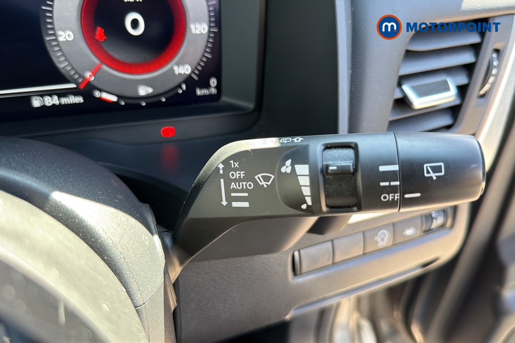 Nissan Qashqai N-Connecta Automatic Petrol SUV - Stock Number (1646000) - 6th supplementary image