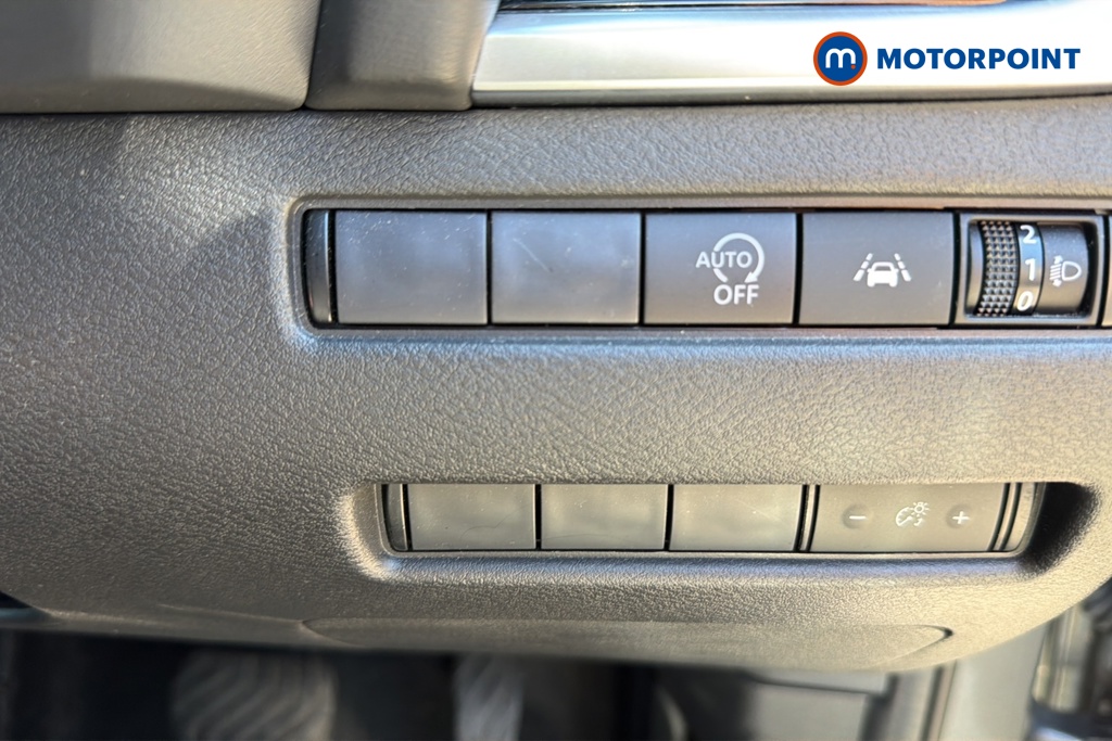 Nissan Qashqai N-Connecta Automatic Petrol SUV - Stock Number (1646000) - 11th supplementary image