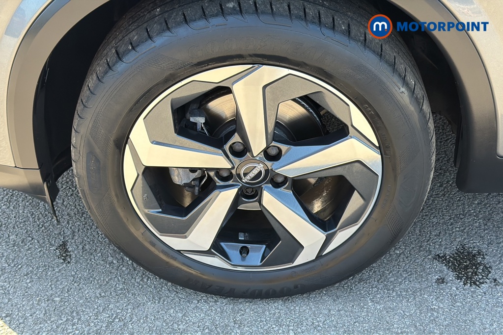 Nissan Qashqai N-Connecta Automatic Petrol SUV - Stock Number (1646000) - 44th supplementary image