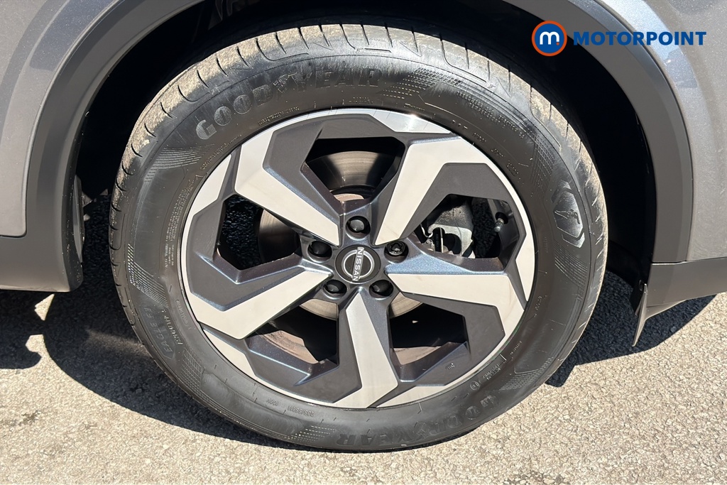 Nissan Qashqai N-Connecta Automatic Petrol SUV - Stock Number (1646000) - 47th supplementary image