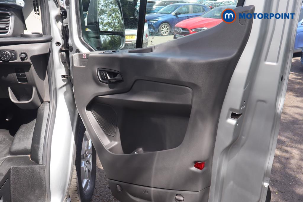 Ford Transit Limited Automatic Diesel Medium Roof Van - Stock Number (1614675) - 2nd supplementary image