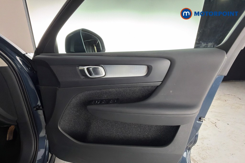 Volvo Xc40 Momentum Manual Petrol SUV - Stock Number (1623208) - 19th supplementary image