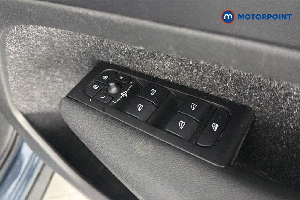 Volvo Xc40 Momentum Manual Petrol SUV - Stock Number (1623208) - 20th supplementary image