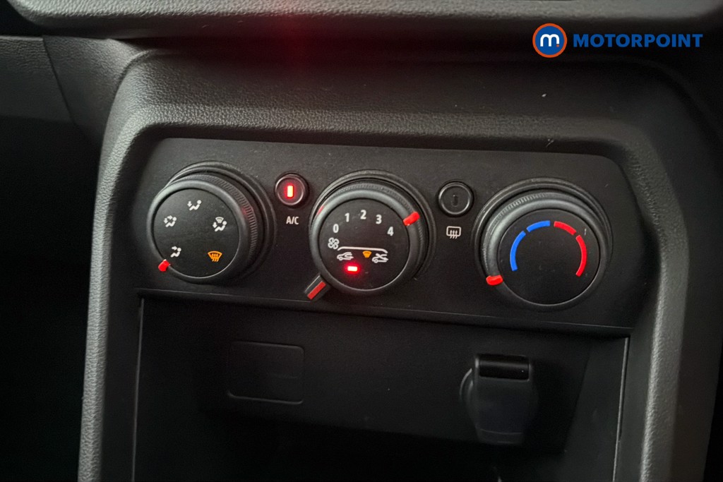 Dacia Sandero Expression Manual Petrol Hatchback - Stock Number (1625420) - 12th supplementary image