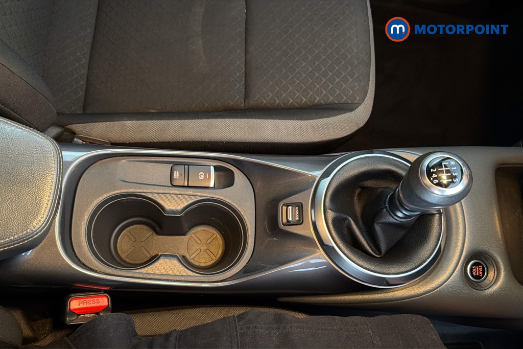 Nissan Juke N-Connecta Manual Petrol SUV - Stock Number (1630602) - 15th supplementary image