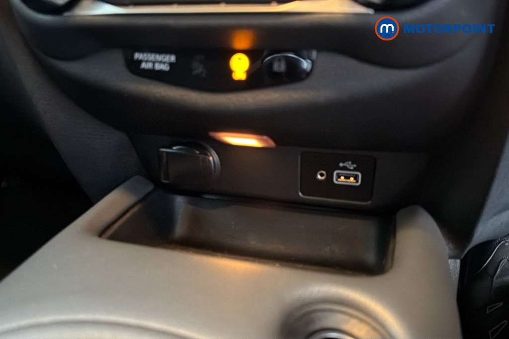 Nissan Juke N-Connecta Manual Petrol SUV - Stock Number (1630602) - 17th supplementary image