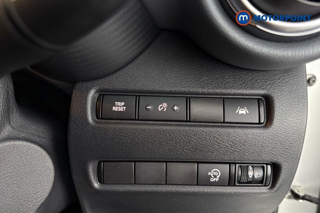Nissan Juke N-Connecta Manual Petrol SUV - Stock Number (1630602) - 18th supplementary image