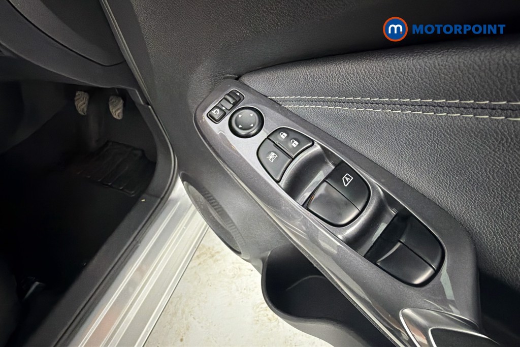 Nissan Juke N-Connecta Manual Petrol SUV - Stock Number (1630602) - 20th supplementary image