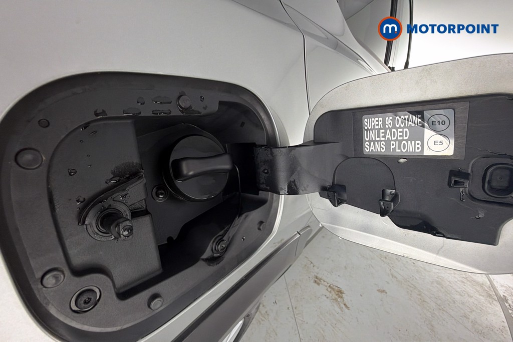 Nissan Juke N-Connecta Manual Petrol SUV - Stock Number (1630602) - 41st supplementary image