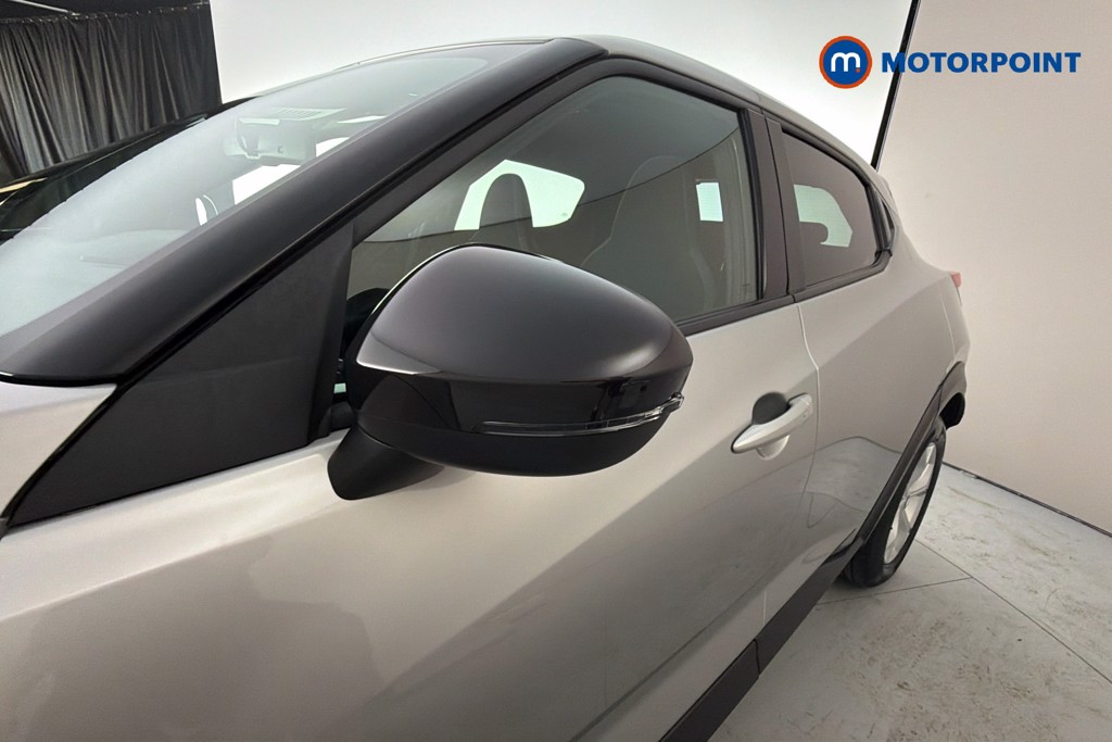 Nissan Juke N-Connecta Manual Petrol SUV - Stock Number (1630602) - 43rd supplementary image