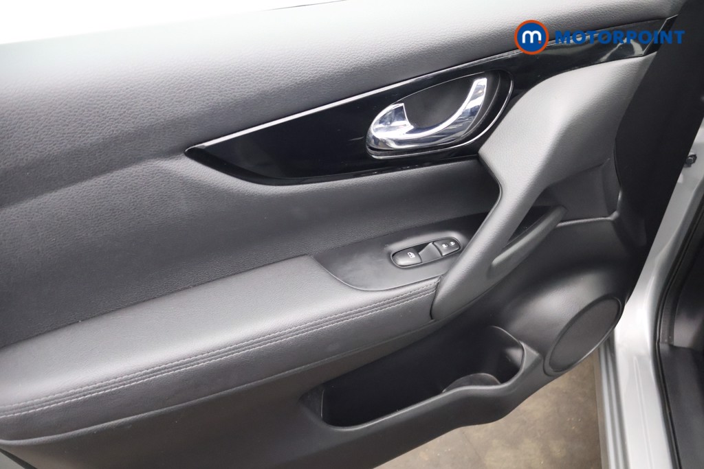 Nissan Qashqai Acenta Premium Manual Petrol SUV - Stock Number (1637957) - 22nd supplementary image