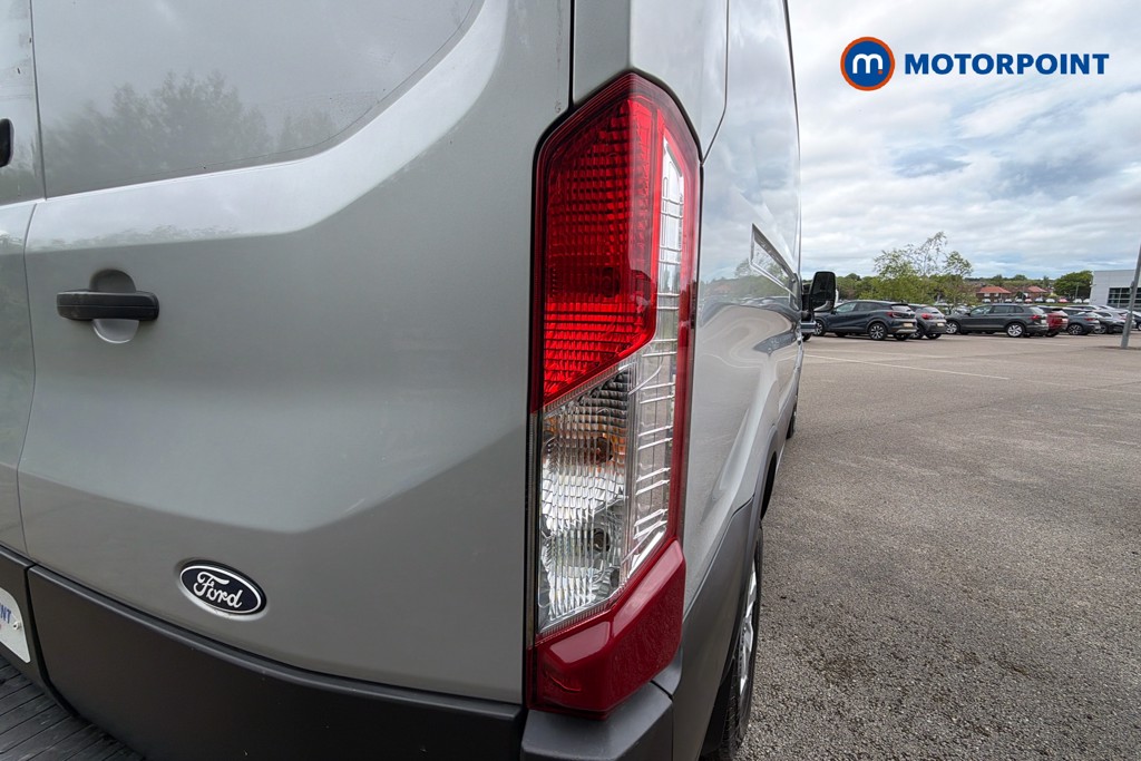 Ford Transit Limited Automatic Diesel Medium Roof Van - Stock Number (1639442) - 38th supplementary image