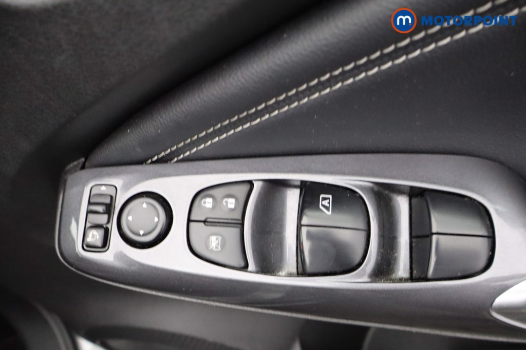 Nissan Juke N-Connecta Manual Petrol SUV - Stock Number (1642361) - 13th supplementary image