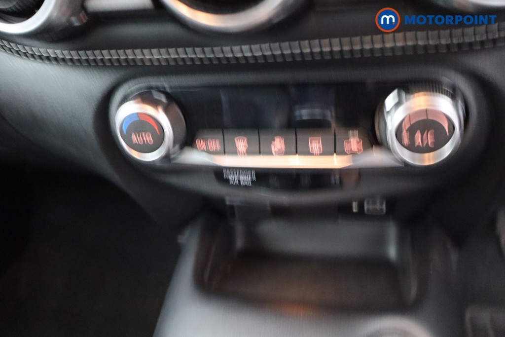 Nissan Juke N-Connecta Manual Petrol SUV - Stock Number (1642361) - 24th supplementary image