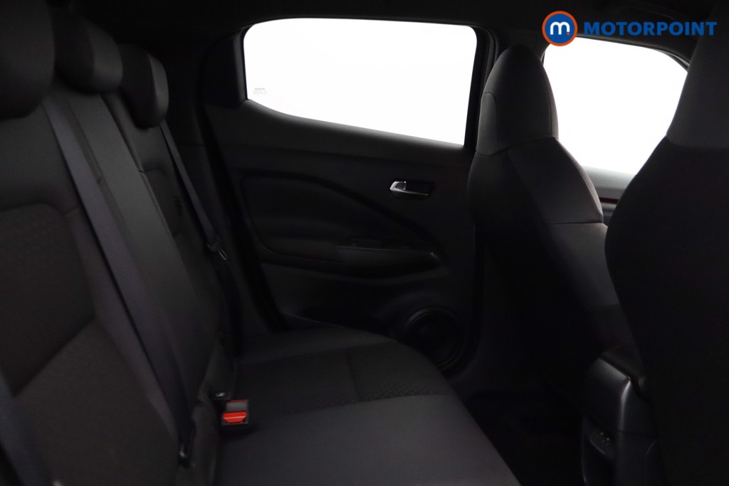 Nissan Juke N-Connecta Manual Petrol SUV - Stock Number (1642392) - 9th supplementary image