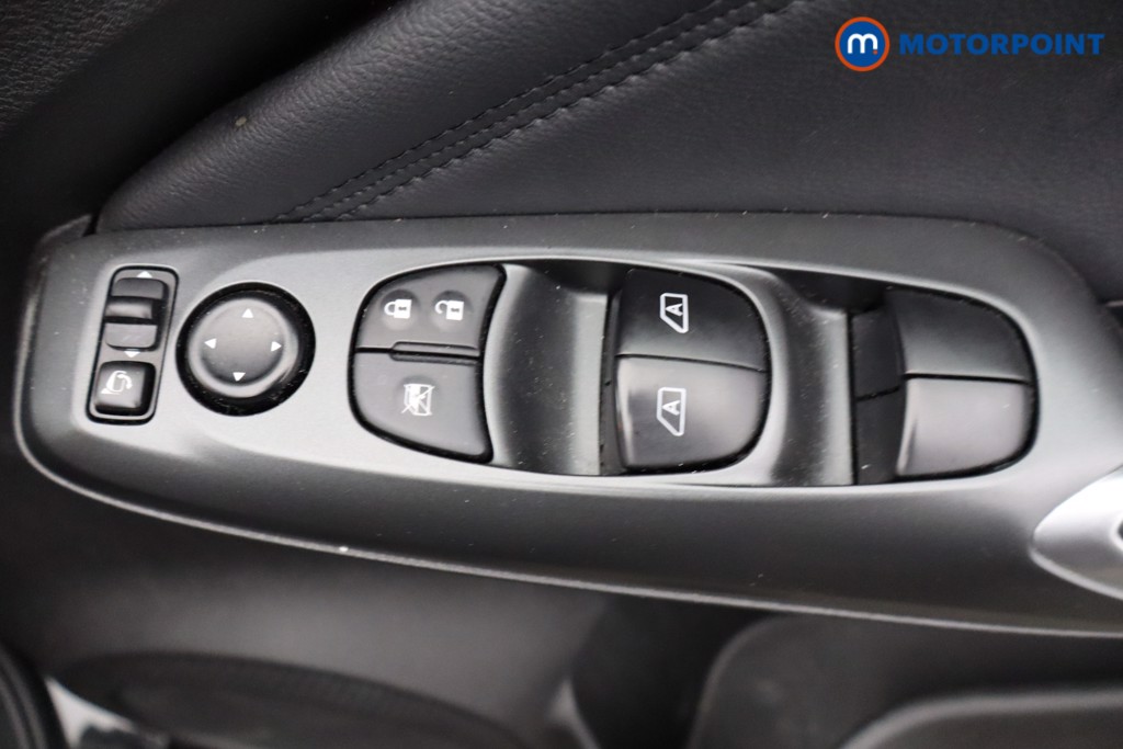 Nissan Juke N-Connecta Manual Petrol SUV - Stock Number (1642392) - 12th supplementary image