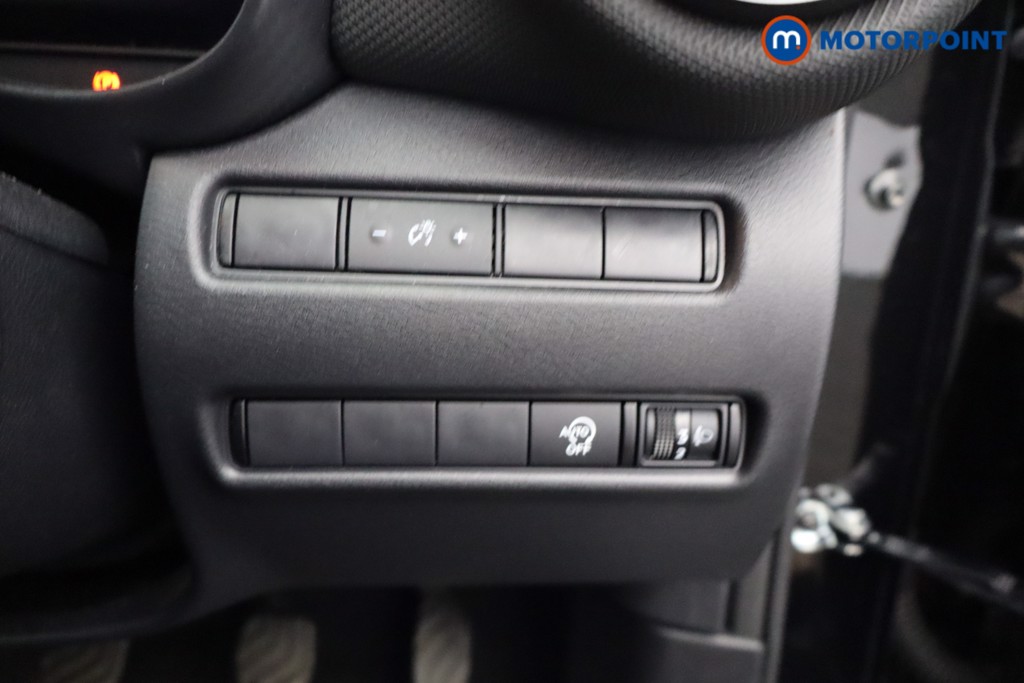Nissan Juke N-Connecta Manual Petrol SUV - Stock Number (1642392) - 14th supplementary image