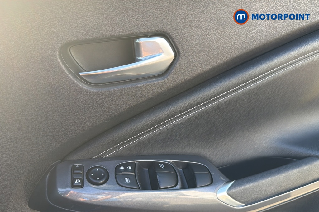 Nissan Juke N-Connecta Automatic Petrol SUV - Stock Number (1643954) - 19th supplementary image