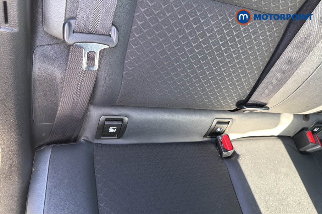 Nissan Juke N-Connecta Automatic Petrol SUV - Stock Number (1643954) - 27th supplementary image