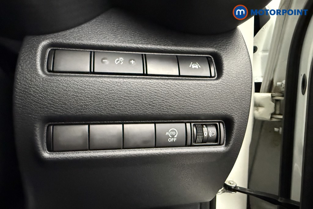 Nissan Juke N-Connecta Automatic Petrol SUV - Stock Number (1625212) - 5th supplementary image