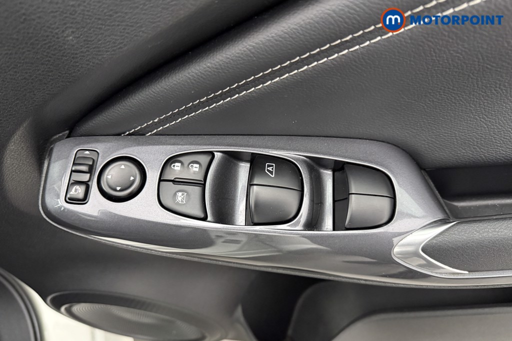 Nissan Juke N-Connecta Automatic Petrol SUV - Stock Number (1625212) - 15th supplementary image