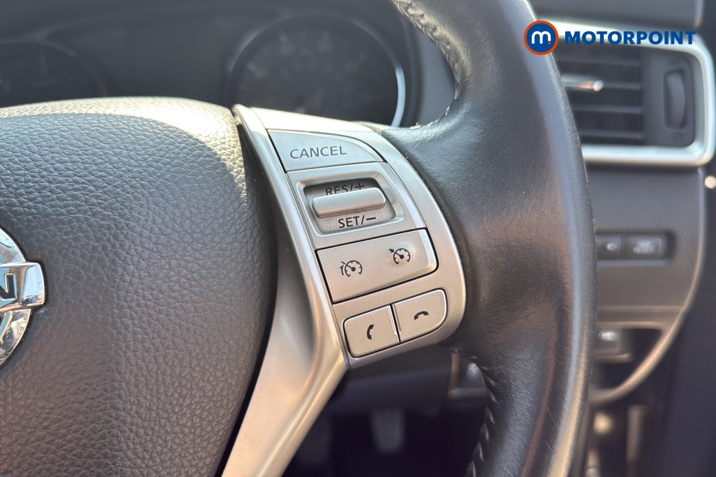 Nissan Qashqai Tekna Manual Diesel SUV - Stock Number (1637737) - 3rd supplementary image