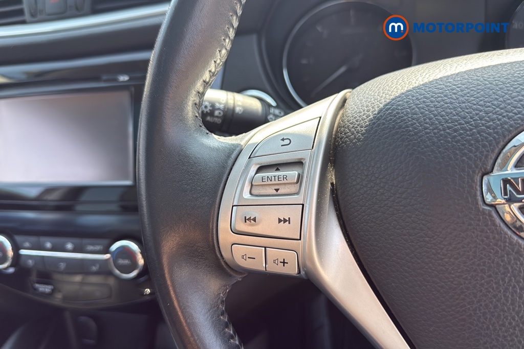 Nissan Qashqai Tekna Manual Diesel SUV - Stock Number (1637737) - 4th supplementary image