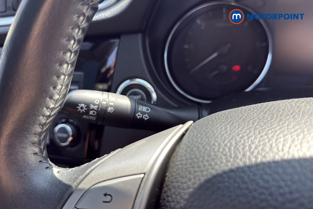 Nissan Qashqai Tekna Manual Diesel SUV - Stock Number (1637737) - 5th supplementary image