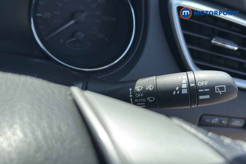 Nissan Qashqai Tekna Manual Diesel SUV - Stock Number (1637737) - 6th supplementary image