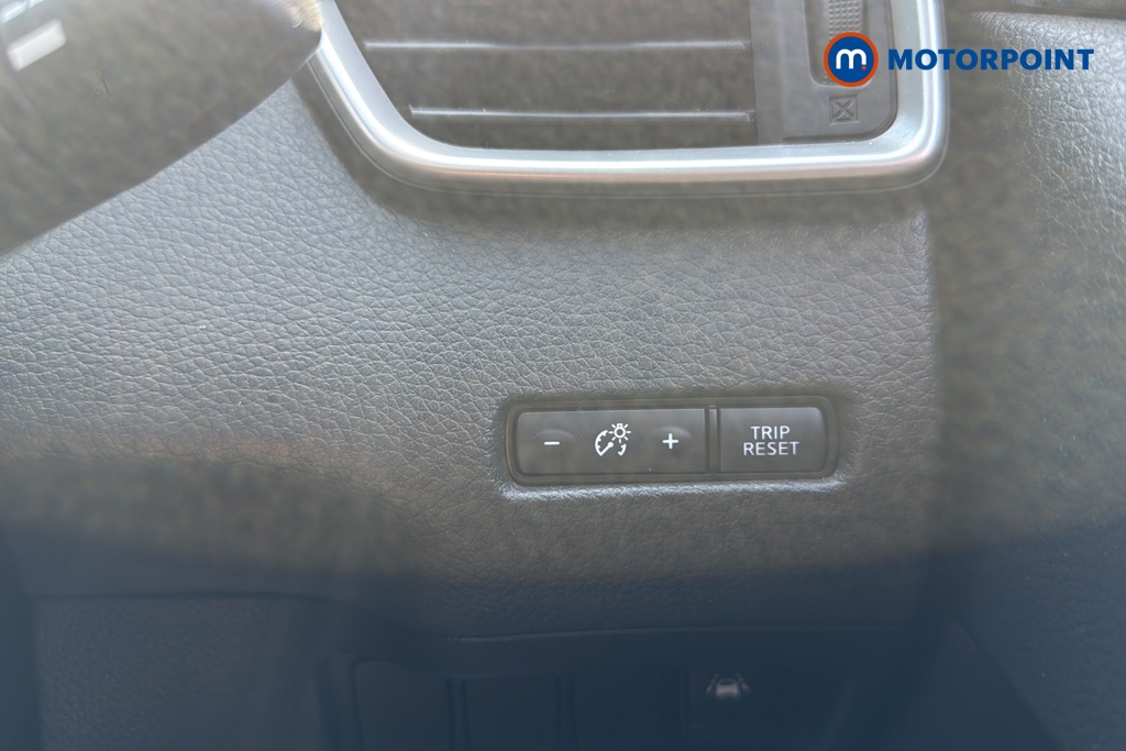 Nissan Qashqai Tekna Manual Diesel SUV - Stock Number (1637737) - 10th supplementary image