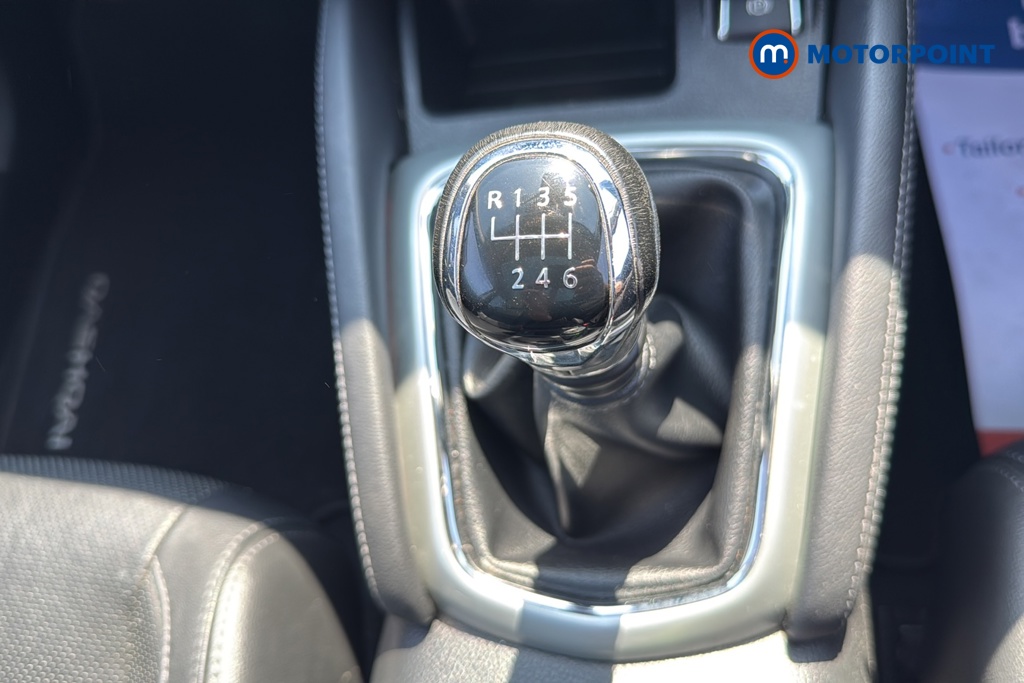 Nissan Qashqai Tekna Manual Diesel SUV - Stock Number (1637737) - 15th supplementary image