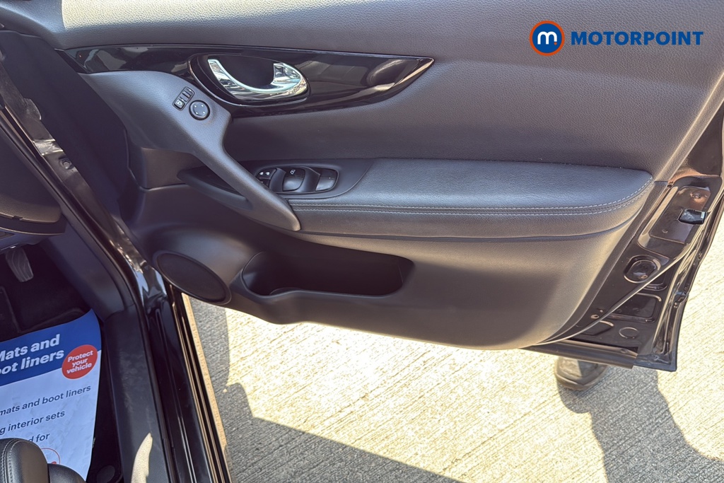 Nissan Qashqai Tekna Manual Diesel SUV - Stock Number (1637737) - 18th supplementary image