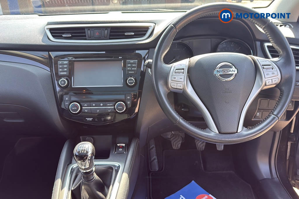 Nissan Qashqai Tekna Manual Diesel SUV - Stock Number (1637737) - 1st supplementary image