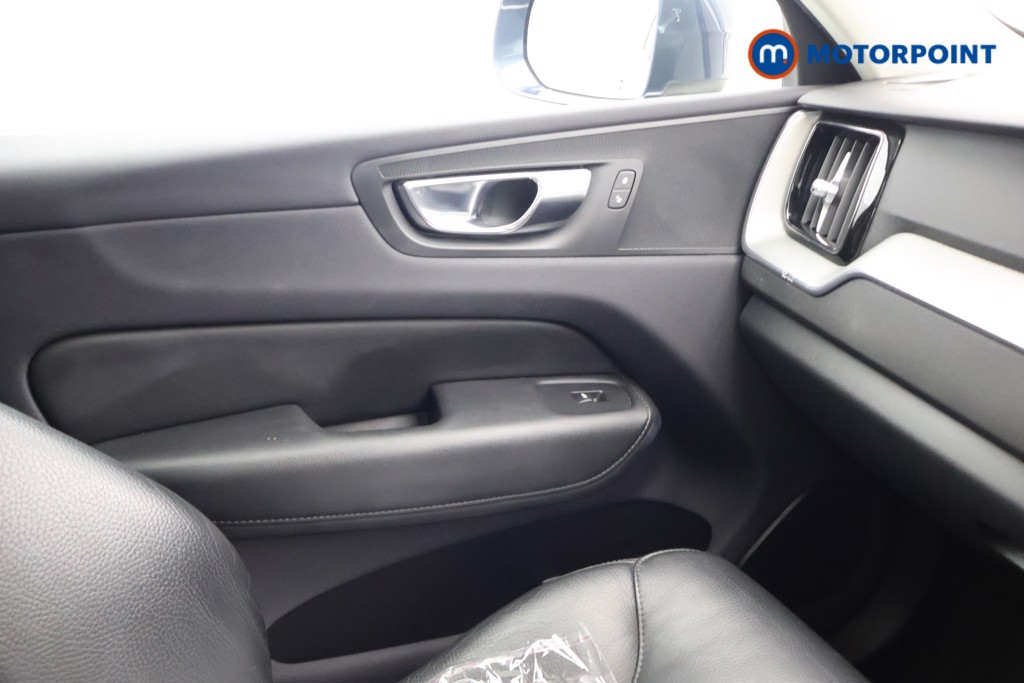 Volvo Xc60 Core Automatic Petrol Plug-In Hybrid SUV - Stock Number (1638893) - 10th supplementary image
